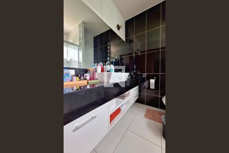 Casa à venda com 160m², 4 quartos e 3 vagasBanheiro da Suíte 2