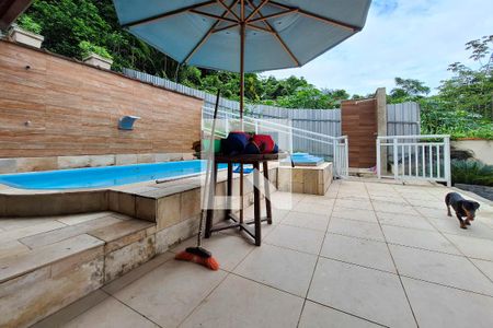 Casa à venda com 160m², 4 quartos e 3 vagasPiscina