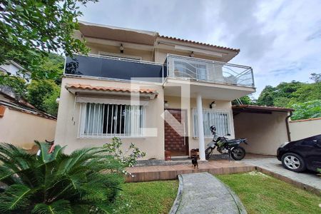 Casa à venda com 160m², 4 quartos e 3 vagasFachada