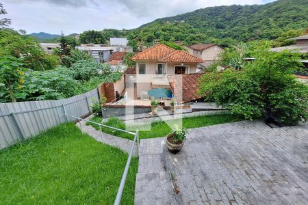Casa à venda com 160m², 4 quartos e 3 vagasQuintal