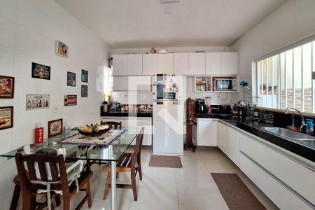 Casa à venda com 160m², 4 quartos e 3 vagasCozinha