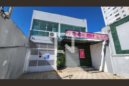 Casa à venda com 320m², 4 quartos e 1 vagaFachada