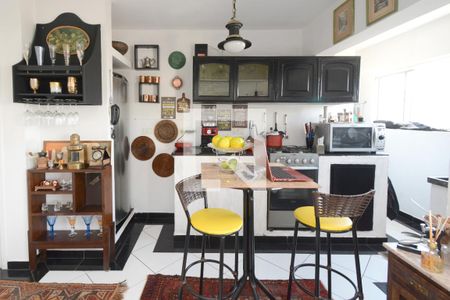 Sala/Cozinha de apartamento para alugar com 1 quarto, 120m² em Vila Sofia, São Paulo