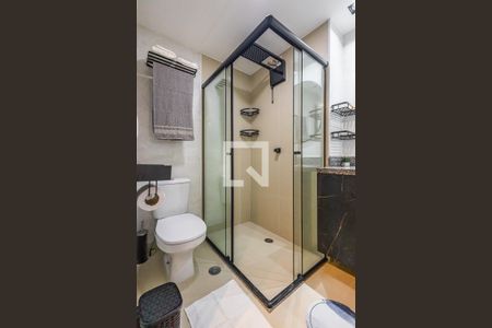 Banheiro de apartamento para alugar com 1 quarto, 27m² em Pinheiros, São Paulo