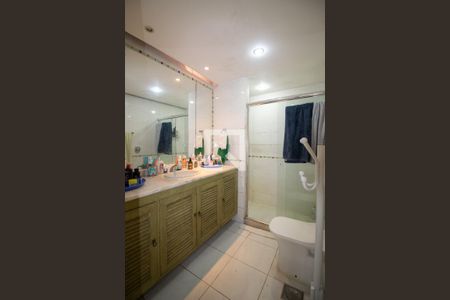 Apartamento à venda com 134m², 4 quartos e 3 vagasBanheiro Social