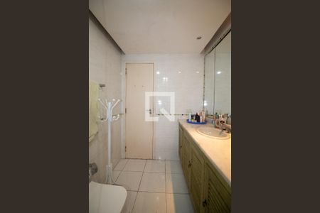 Apartamento à venda com 134m², 4 quartos e 3 vagasBanheiro Social