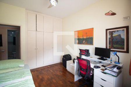 Apartamento à venda com 134m², 4 quartos e 3 vagasQuarto 2