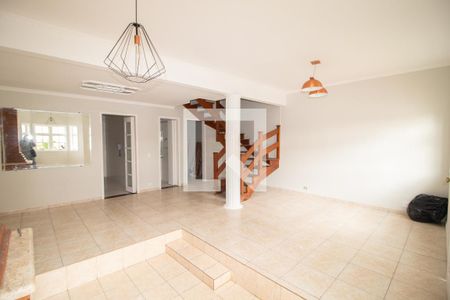 Sala de casa de condomínio para alugar com 4 quartos, 128m² em Jardim Leonor Mendes de Barros, São Paulo