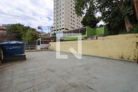 Casa à venda com 100m², 2 quartos e 5 vagas Casa à venda com 100m², 2 quartos e 5 vagasTerraço