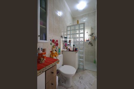 Casa à venda com 100m², 2 quartos e 5 vagas Casa à venda com 100m², 2 quartos e 5 vagasBanheiro do Suíte 1