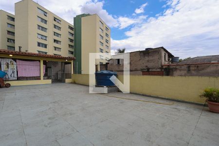 Casa à venda com 100m², 2 quartos e 5 vagas Casa à venda com 100m², 2 quartos e 5 vagasTerraço