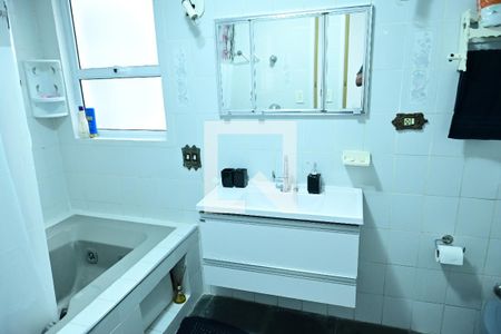 Banheiro Suíte 1 de casa para alugar com 3 quartos, 120m² em Real, Praia Grande