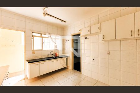 Casa à venda com 260m², 4 quartos e 4 vagasCozinha