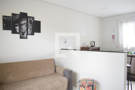 Sala 2 de casa para alugar com 7 quartos, 200m² em Uberaba, Curitiba