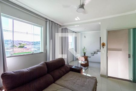 Sala  de casa para alugar com 5 quartos, 144m² em Piratininga (venda Nova), Belo Horizonte