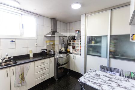 Casa à venda com 600m², 5 quartos e 15 vagasCozinha