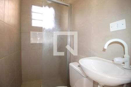 Banheiro de casa para alugar com 1 quarto, 36m² em Vila Dalila, São Paulo