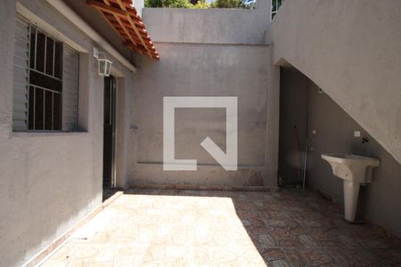 Casa para alugar com 21m², 1 quarto e sem vagaQuintal e área de serviço
