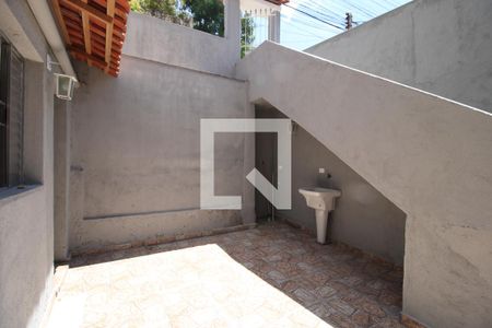 Casa para alugar com 21m², 1 quarto e sem vagaQuintal e área de serviço