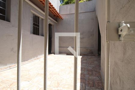 Casa para alugar com 21m², 1 quarto e sem vagaQuintal e área de serviço