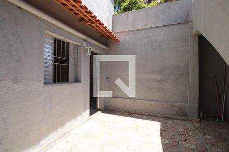 Casa para alugar com 21m², 1 quarto e sem vagaQuintal e área de serviço