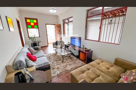 Sala de casa à venda com 6 quartos, 324m² em Floresta, Belo Horizonte