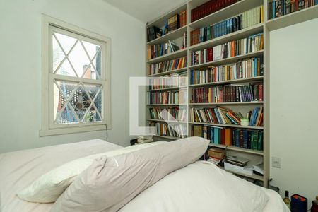 Casa à venda com 300m², 3 quartos e 3 vagas Casa à venda com 300m², 3 quartos e 3 vagasQuarto