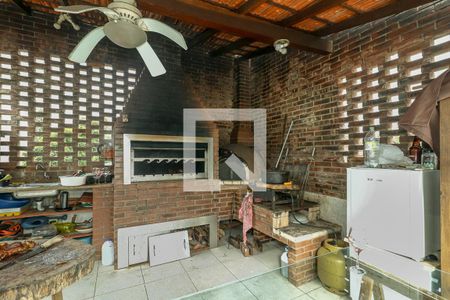 Casa à venda com 300m², 3 quartos e 3 vagas Casa à venda com 300m², 3 quartos e 3 vagasChurrasqueira