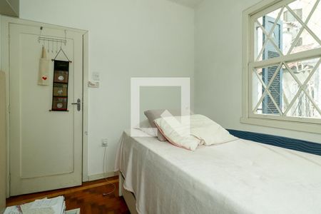 Casa à venda com 300m², 3 quartos e 3 vagas Casa à venda com 300m², 3 quartos e 3 vagasQuarto