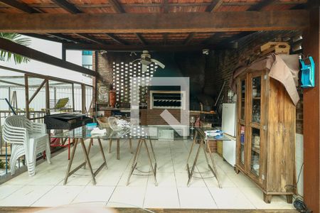 Casa à venda com 300m², 3 quartos e 3 vagas Casa à venda com 300m², 3 quartos e 3 vagasChurrasqueira