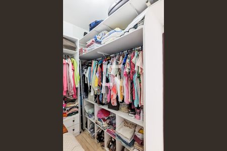 Casa à venda com 213m², 3 quartos e 5 vagas Casa à venda com 213m², 3 quartos e 5 vagasCloset da suíte