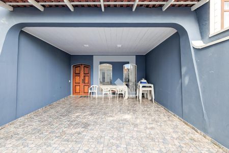 Casa à venda com 213m², 3 quartos e 5 vagas Casa à venda com 213m², 3 quartos e 5 vagasGaragem