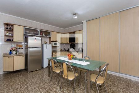 Casa à venda com 250m², 5 quartos e 8 vagasCozinha