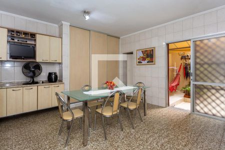 Casa à venda com 250m², 5 quartos e 8 vagasCozinha