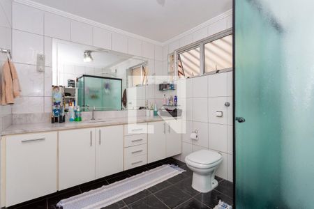 Casa à venda com 250m², 5 quartos e 8 vagasBanheiro da Suíte 1