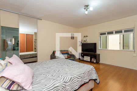 Casa à venda com 250m², 5 quartos e 8 vagasSuíte 1