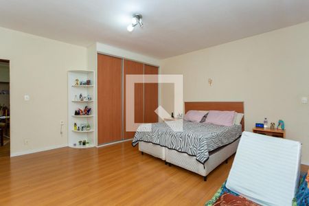 Casa à venda com 250m², 5 quartos e 8 vagasSuíte 1