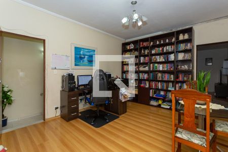 Casa à venda com 250m², 5 quartos e 8 vagasSala 2/Escritório