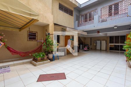 Casa à venda com 250m², 5 quartos e 8 vagasQuintal