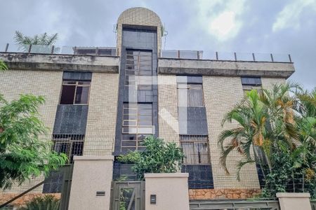 Apartamento para alugar com 120m², 3 quartos e 2 vagas Apartamento para alugar com 120m², 3 quartos e 2 vagasFachada