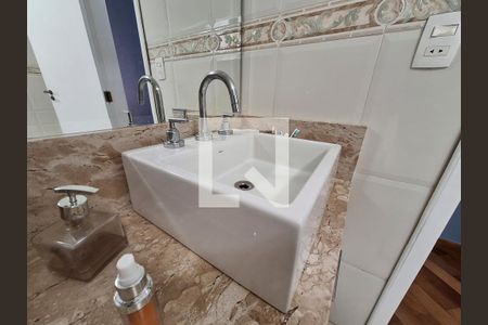 Casa à venda com 250m², 4 quartos e 6 vagasBanheiro Quarto 1