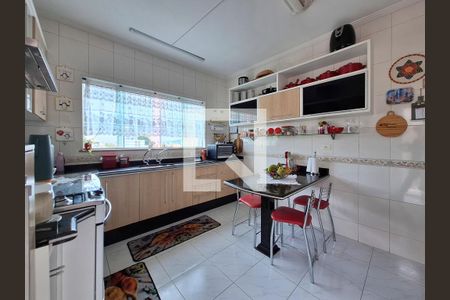 Casa à venda com 250m², 4 quartos e 6 vagasCozinha