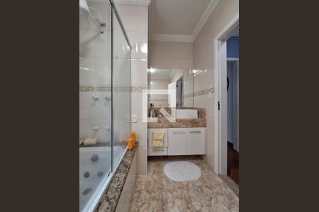 Casa à venda com 250m², 4 quartos e 6 vagasBanheiro Quarto 1