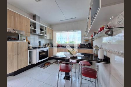 Casa à venda com 250m², 4 quartos e 6 vagasCozinha