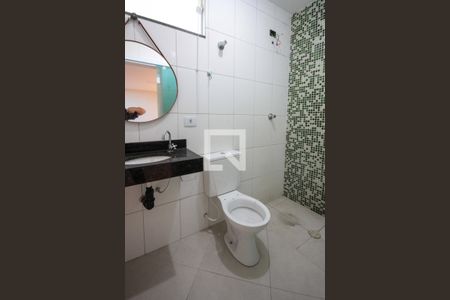 Banheiro de kitnet/studio para alugar com 1 quarto, 40m² em Parque São Rafael, São Paulo