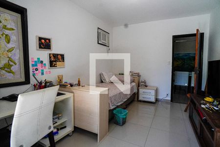 Casa de condomínio à venda com 995m², 4 quartos e 2 vagasQuarto Extra