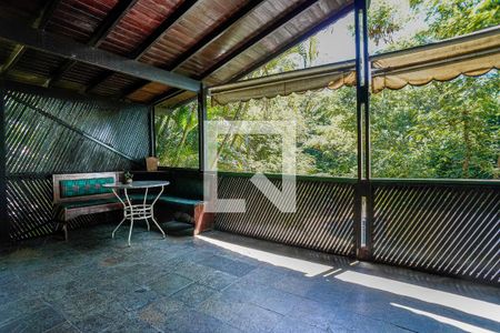 Casa de condomínio à venda com 995m², 4 quartos e 2 vagasSala