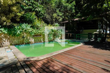 Casa de condomínio à venda com 995m², 4 quartos e 2 vagasPiscina