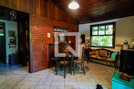 Casa de condomínio à venda com 995m², 4 quartos e 2 vagasSala