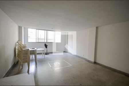 Apartamento para alugar com 65m², 2 quartos e 1 vagaÁrea comum - Salão de festas
